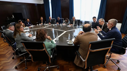 Roberto Feletti junto a empresarios alimenticios. Foto: prensa.