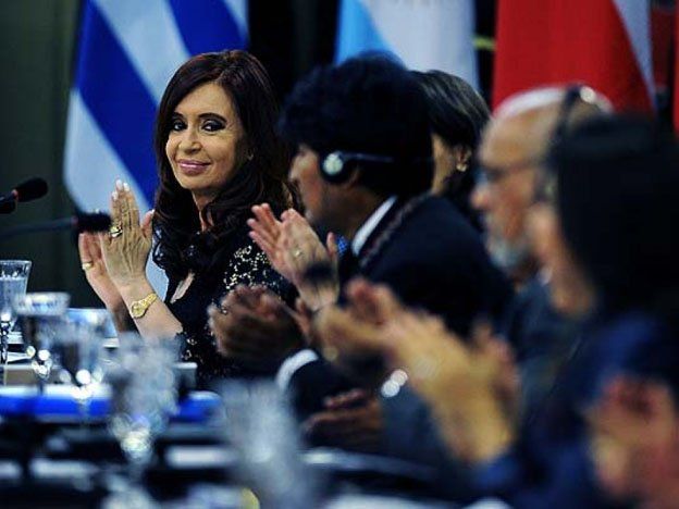 CFK dijo que  hay que hablar de igual a igual con los grandes países