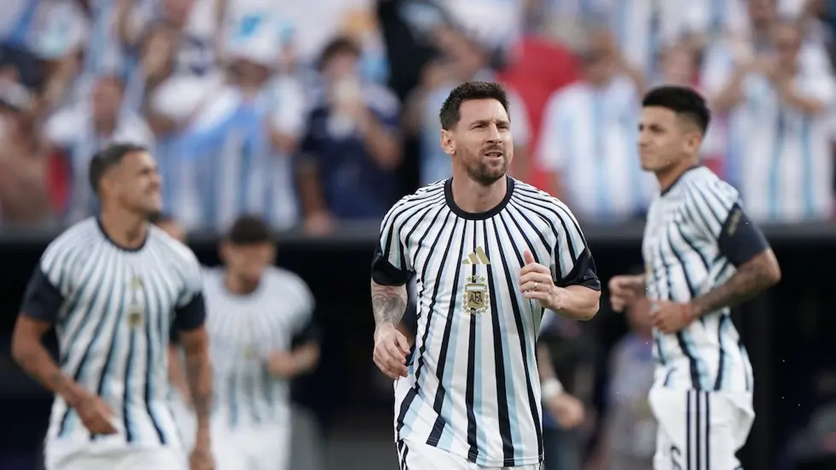 Argentina empata con Argelia en su estreno mundialista