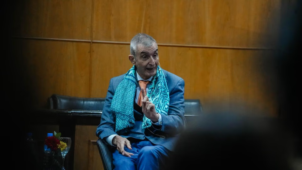 Nelson Castro en San Juan: periodismo, guerras y la crisis de liderazgo global