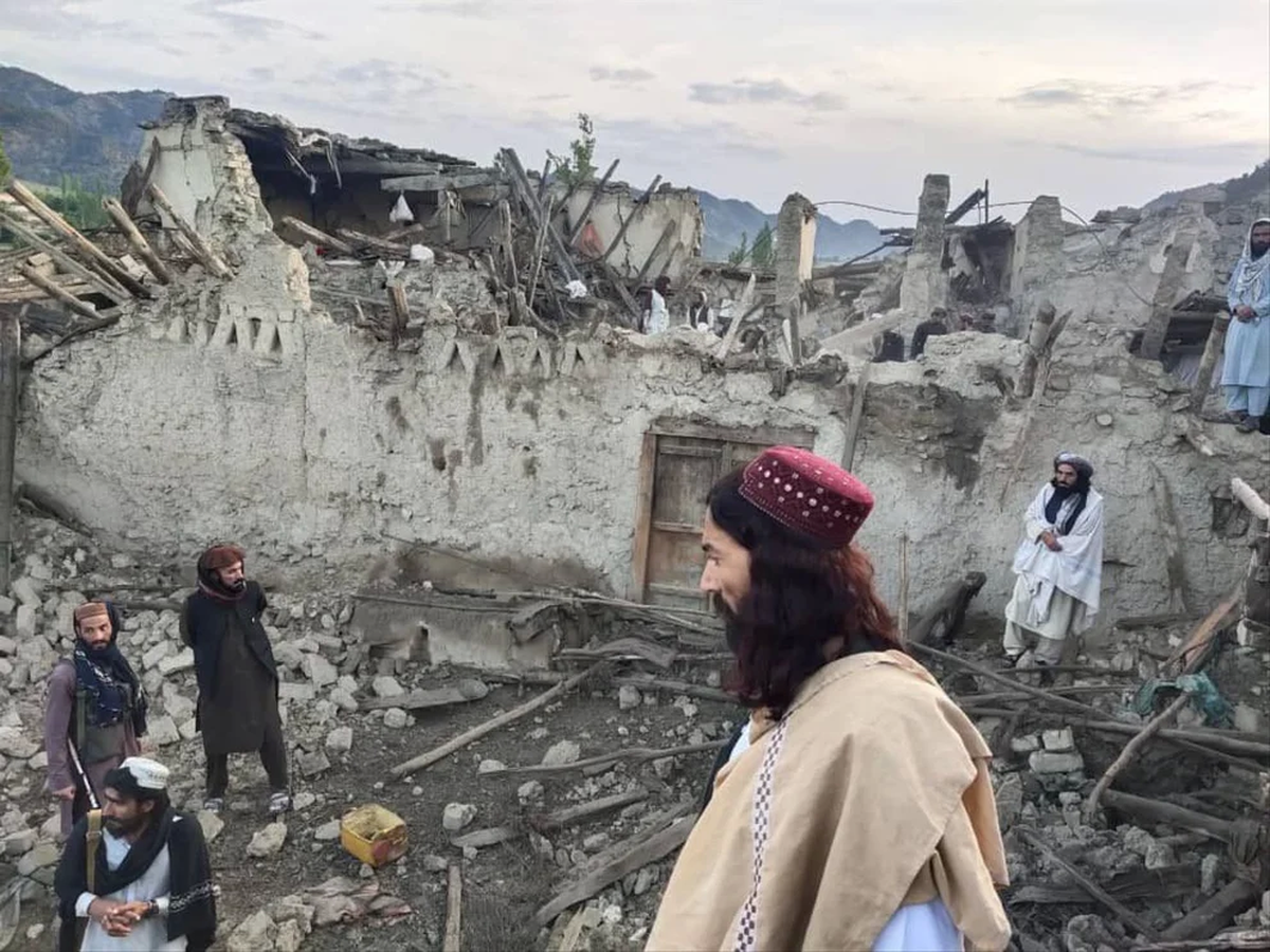 Afganistán: más de 1.000 muertos y miles de heridos en un terremoto
