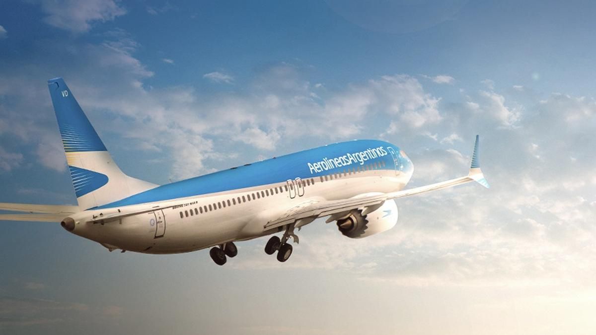 Viajar será más caro: la razón por la que aumentarán los pasajes para volar por Argentina en 2023. Foto: Aerolíneas Argentinas.