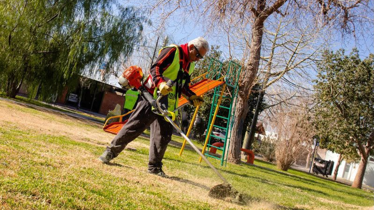 Capital: cronograma semanal de limpieza de plazas y espacios verdes