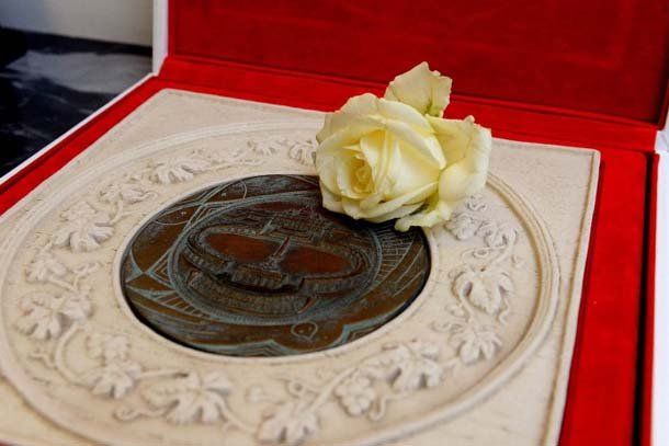 El destino que le dará Cristina a la rosa que le regaló el Papa