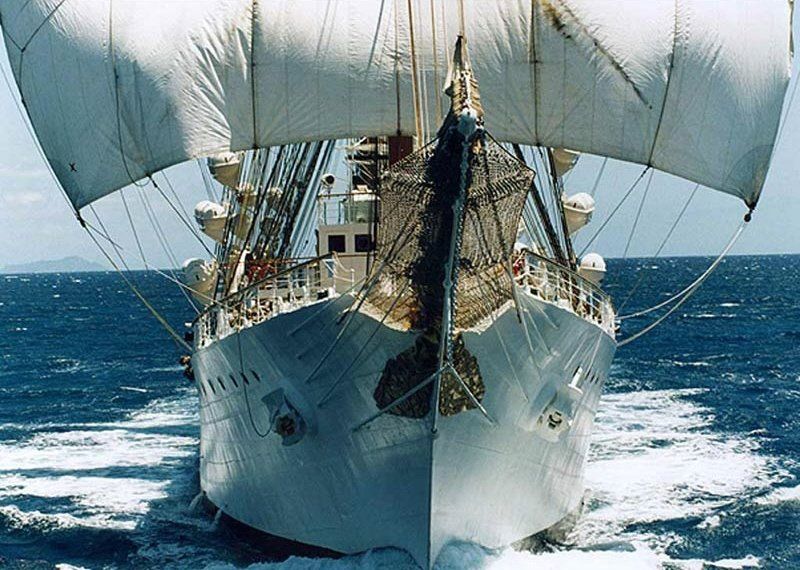 Mar del Plata se prepara para recibir a la Fragata con un reguero de embarcaciones