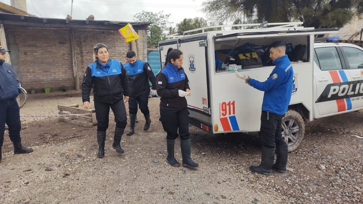 Accidente doméstico: subió a reparar una filtración en el techo, cayó y murió