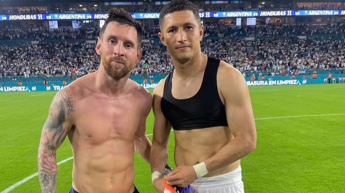 El hondureño que marcó a Messi y se llevó su camiseta dijo que le preguntó