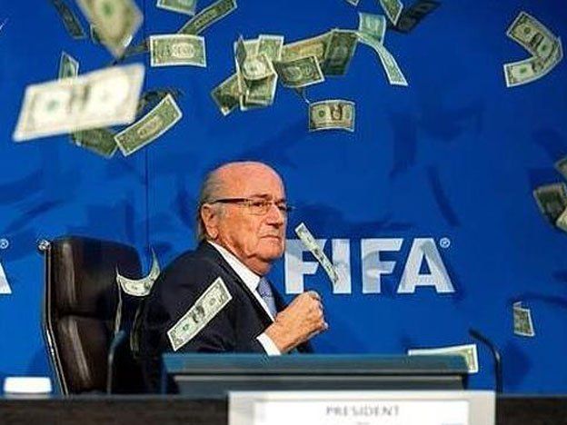 La FIFA demostró cómo Blatter repartía el dinero con los colaboradores