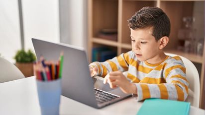 Vacaciones: cómo evitar que los chicos caigan en trampas por internet