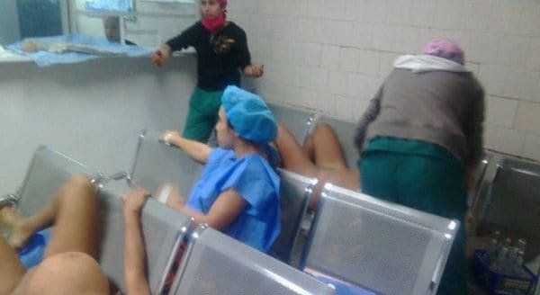 La foto de unas parturientas atendidas en la sala de espera de un hospital que indignó a Venezuela