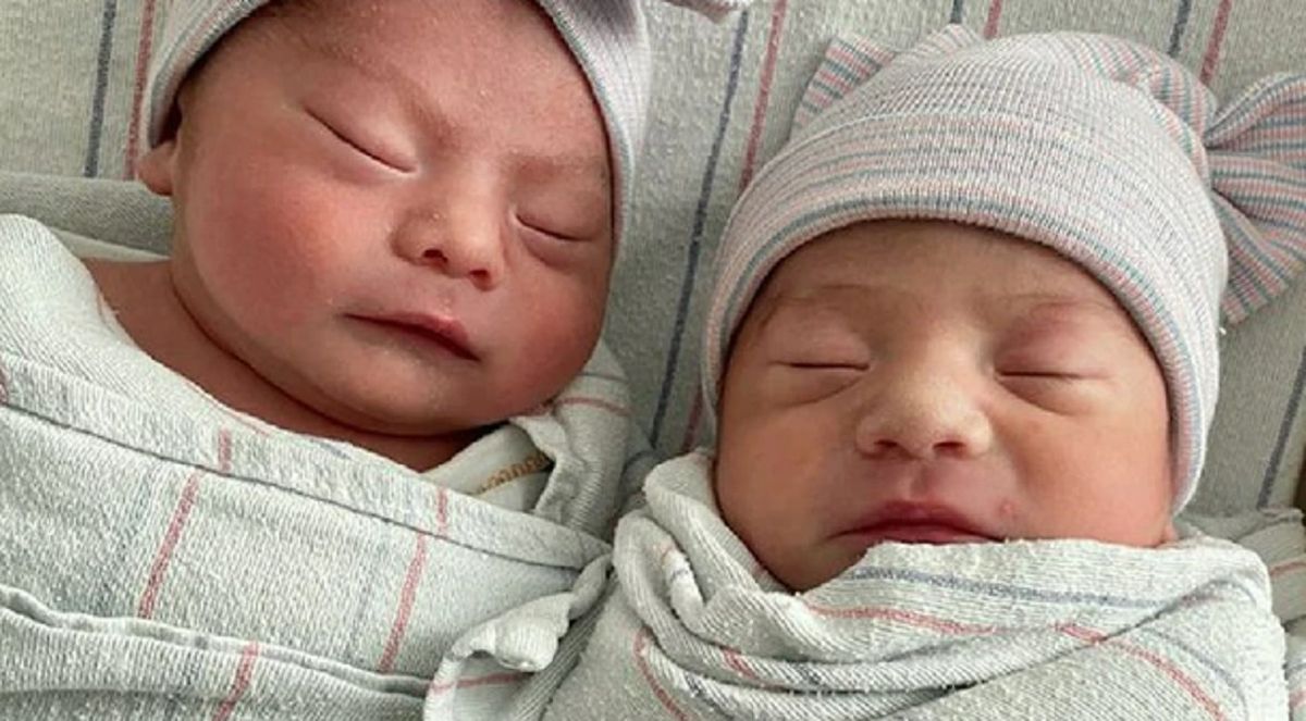 Los gemelos nacidos con unos minutos de diferencia.