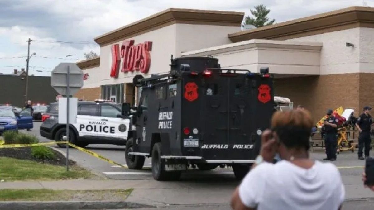Adolescente mató a 10 personas en un supermercado de Nueva York