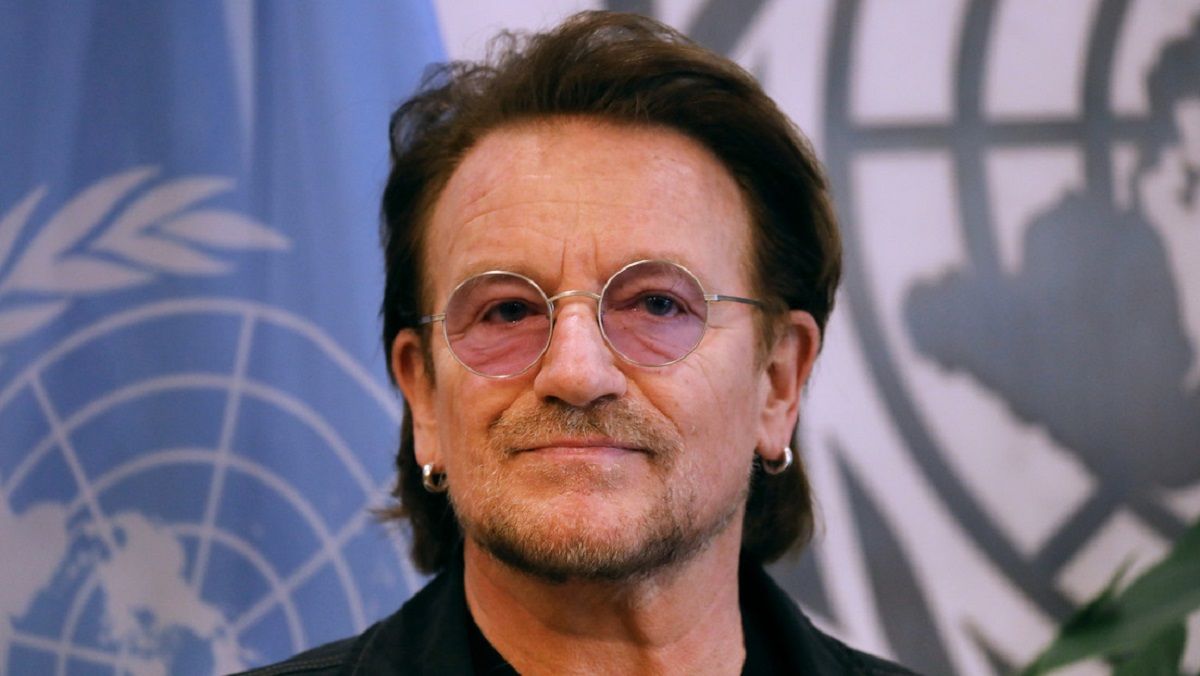 Bono confesó estar avergonzado por la música de U2