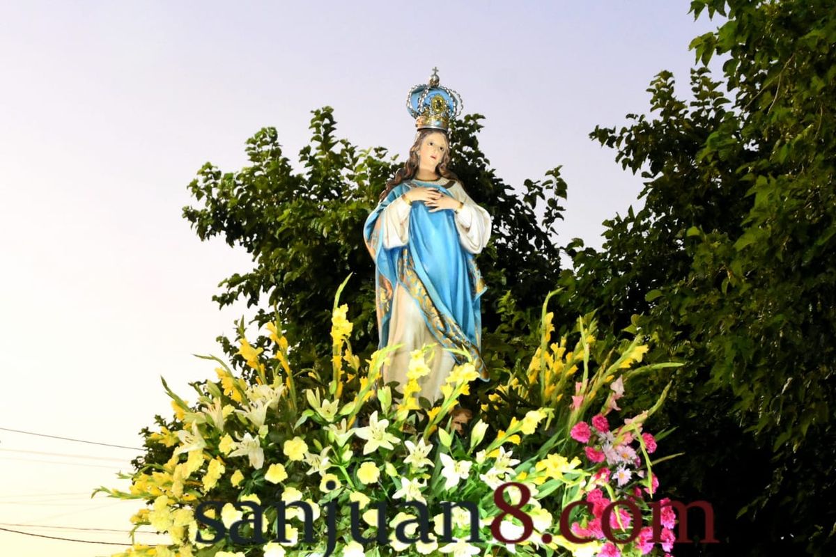 Ruega por nosotros, Virgen Inmaculada: una multitud ovacionó a María