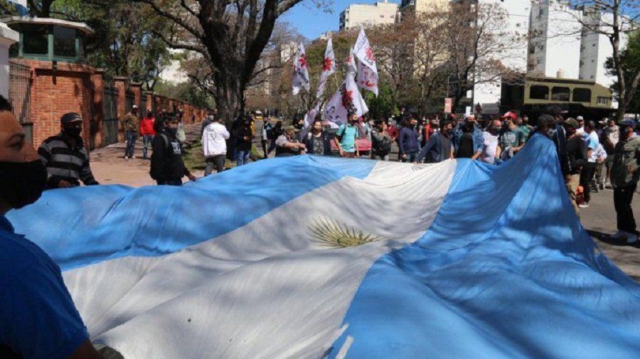 Manifestantes peronistas marcharon en apoyo al Gobierno en la Quinta de Olivos