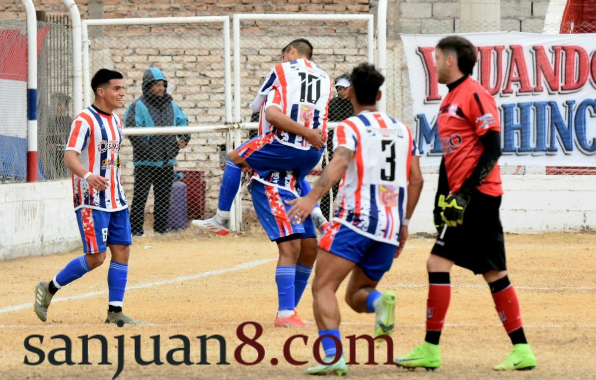 Peñarol derrotó a Sansinena por 2 a 1. Foto: Adrián Carrizo.