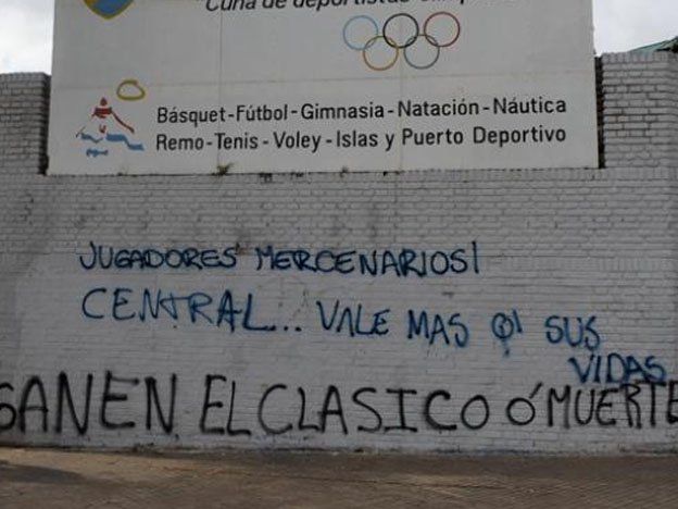Ganen el clásico o muerte: en Rosario también aparecieron pintadas