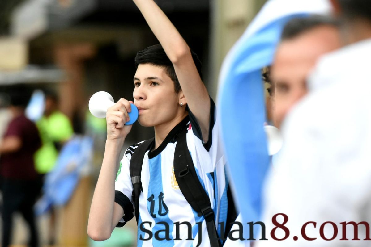 El festejo sanjuanino por el pase a octavos de final de la Selección