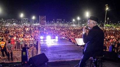 El Rey Pelusa cerró los festejos por el Día de la Madre en Chimbas.