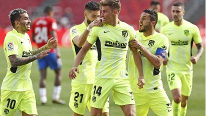 Atlético Madrid venció a Granada y sigue arriba en la Liga de España. 