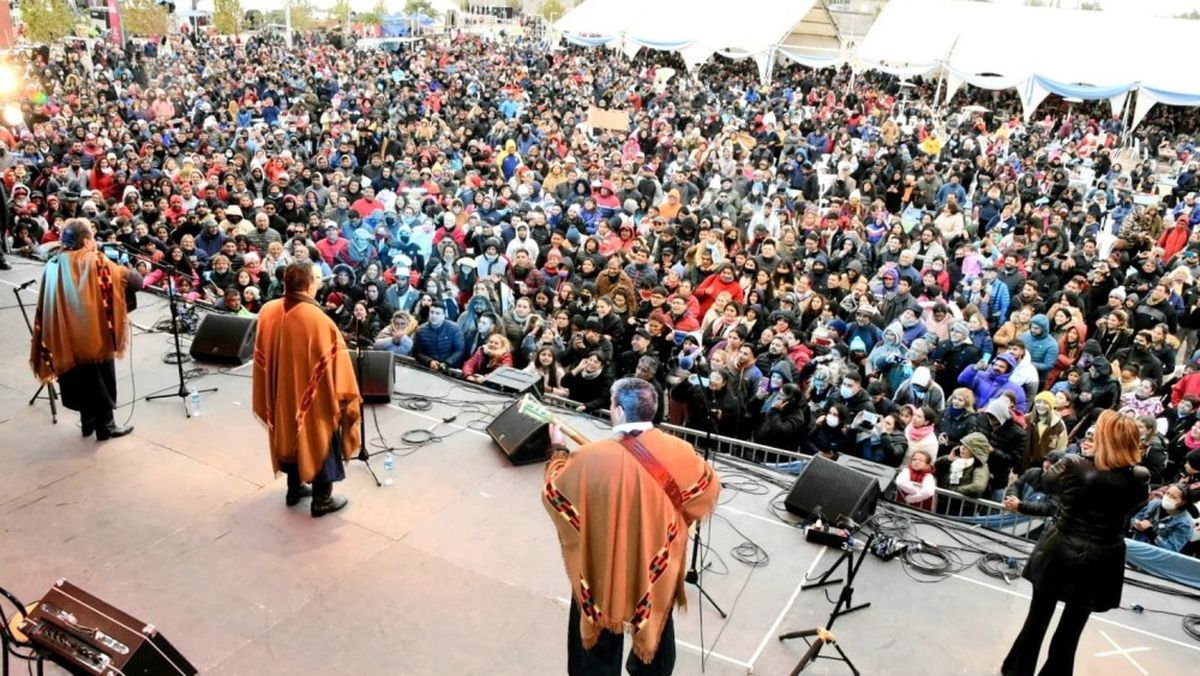 Pese al frío, seis mil sanjuaninos celebraron la patria en el Predio Ferial
