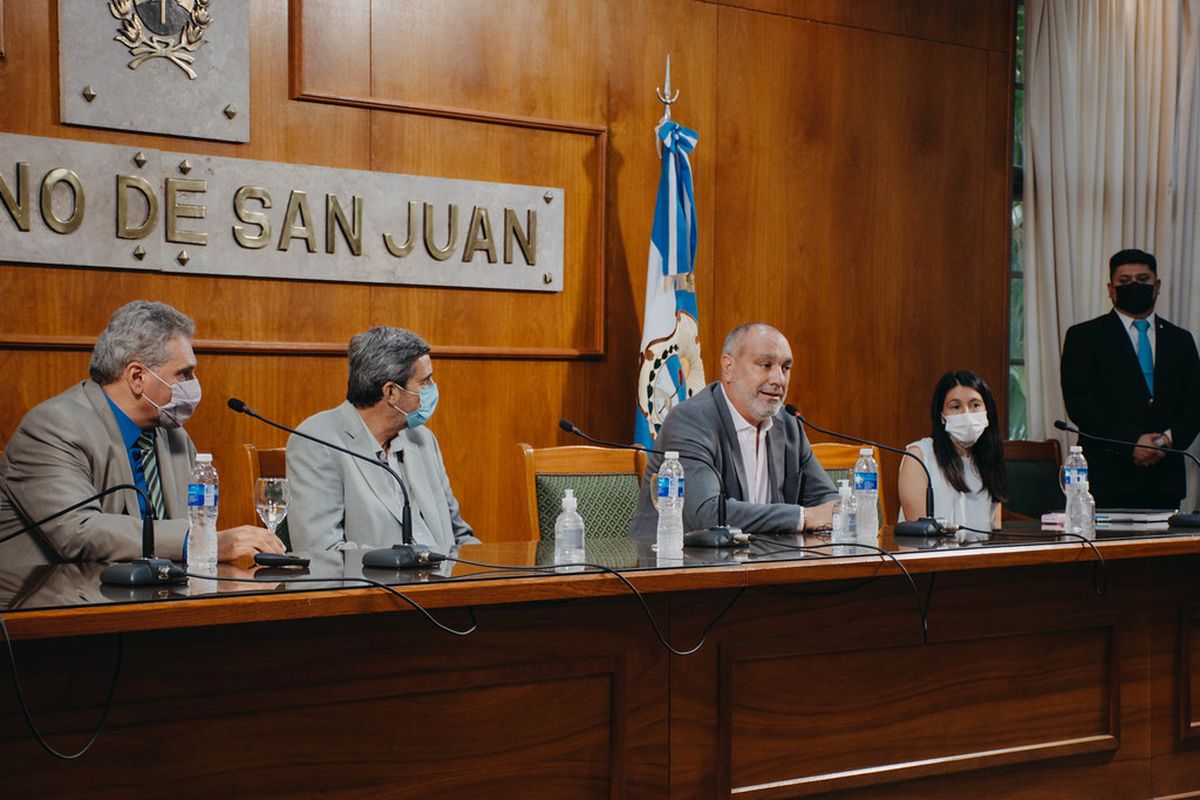 Firmaron contrato y apertura de sobres para importantes obras eléctricas en San Juan