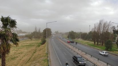 Con la llegada del Sur, el domingo seguirá frío y con lluvias aisladas