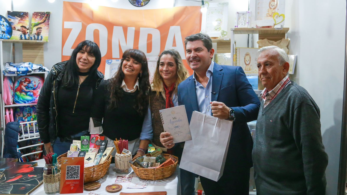 Con fuerte impulso cultural, Orrego inauguró la Feria que reúne tradición y trabajo