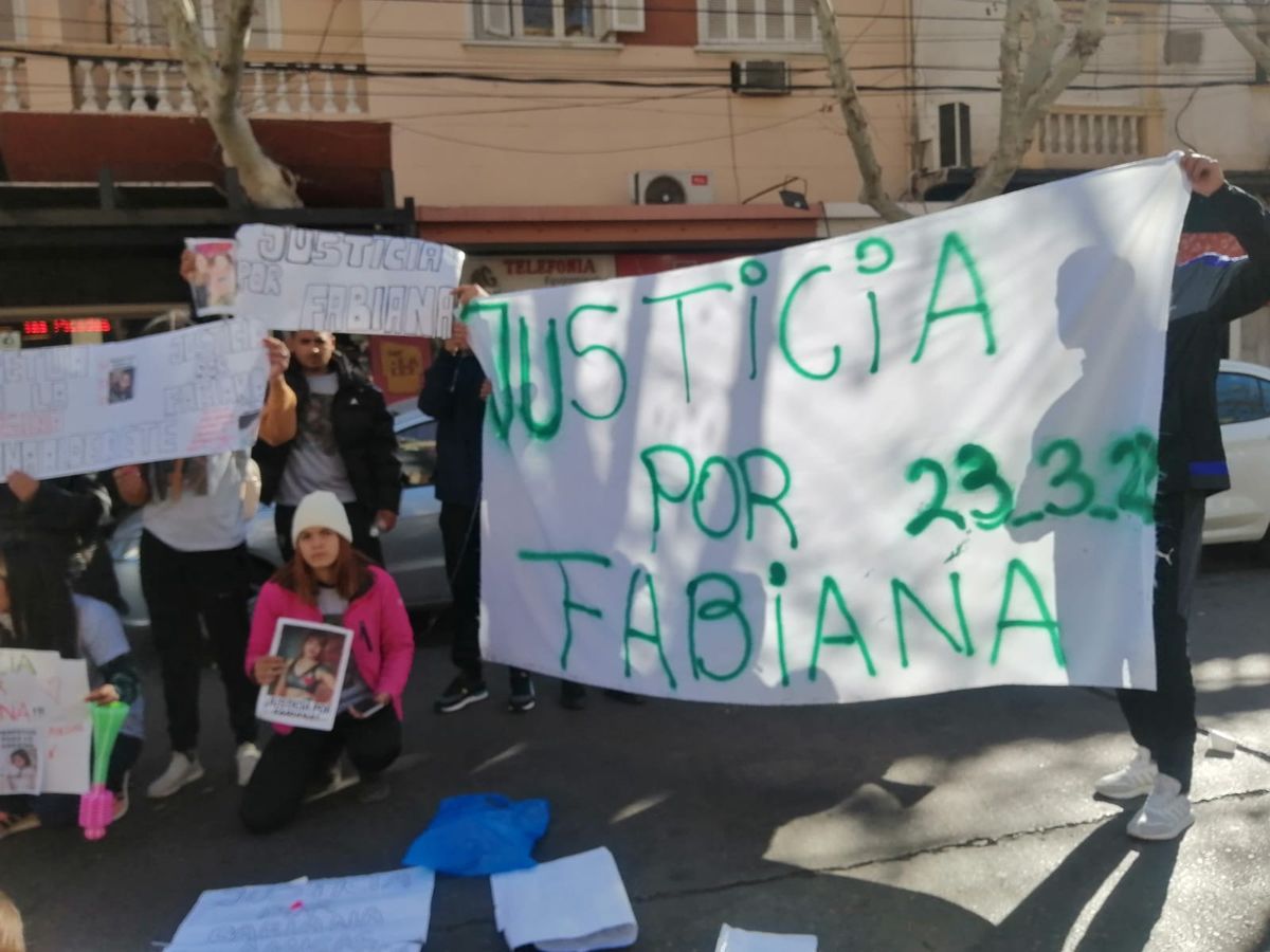 La familia de Fabiana Cabrera pide que se revoque la domiciliaria a la asesina