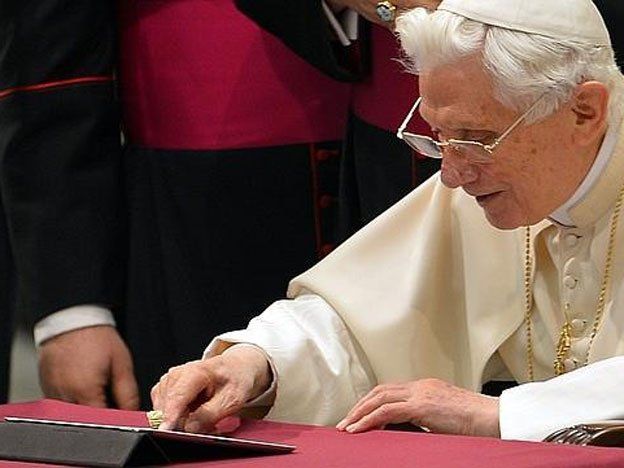 El Papa Benedicto XVI se unió a Twitter a través de @pontifex