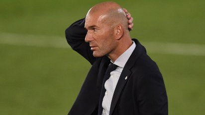 Zidane dio positivo de coronavirus y deberá alejarse del Real Madrid por unas semanas. 