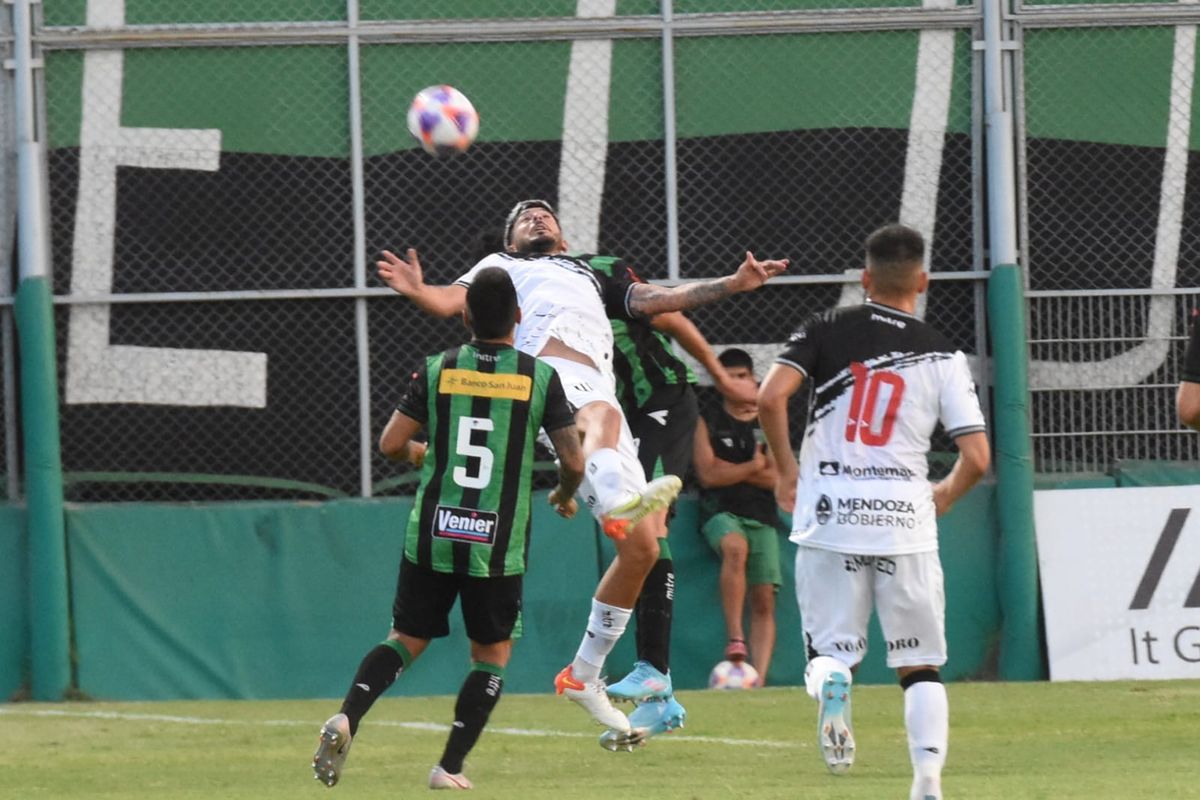 San Martín cayó 1-0 de local con Gimnasia y Esgrima de Mendoza. Foto: Adrián Carrizo.