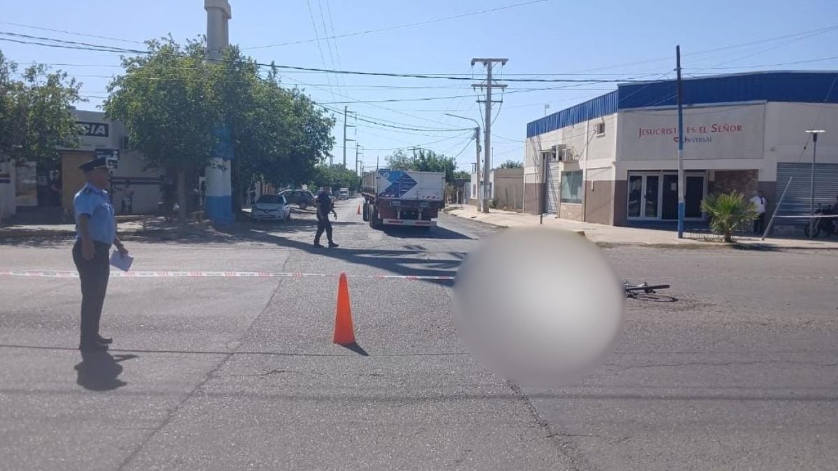 Accidente fatal en Pocito: una ciclista murió tras ser embestida por un camión