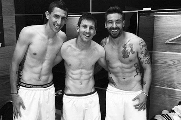 Pusieron el cuerpo: Lavezzi, Messi y Di María posaron en la intimidad del vesturario