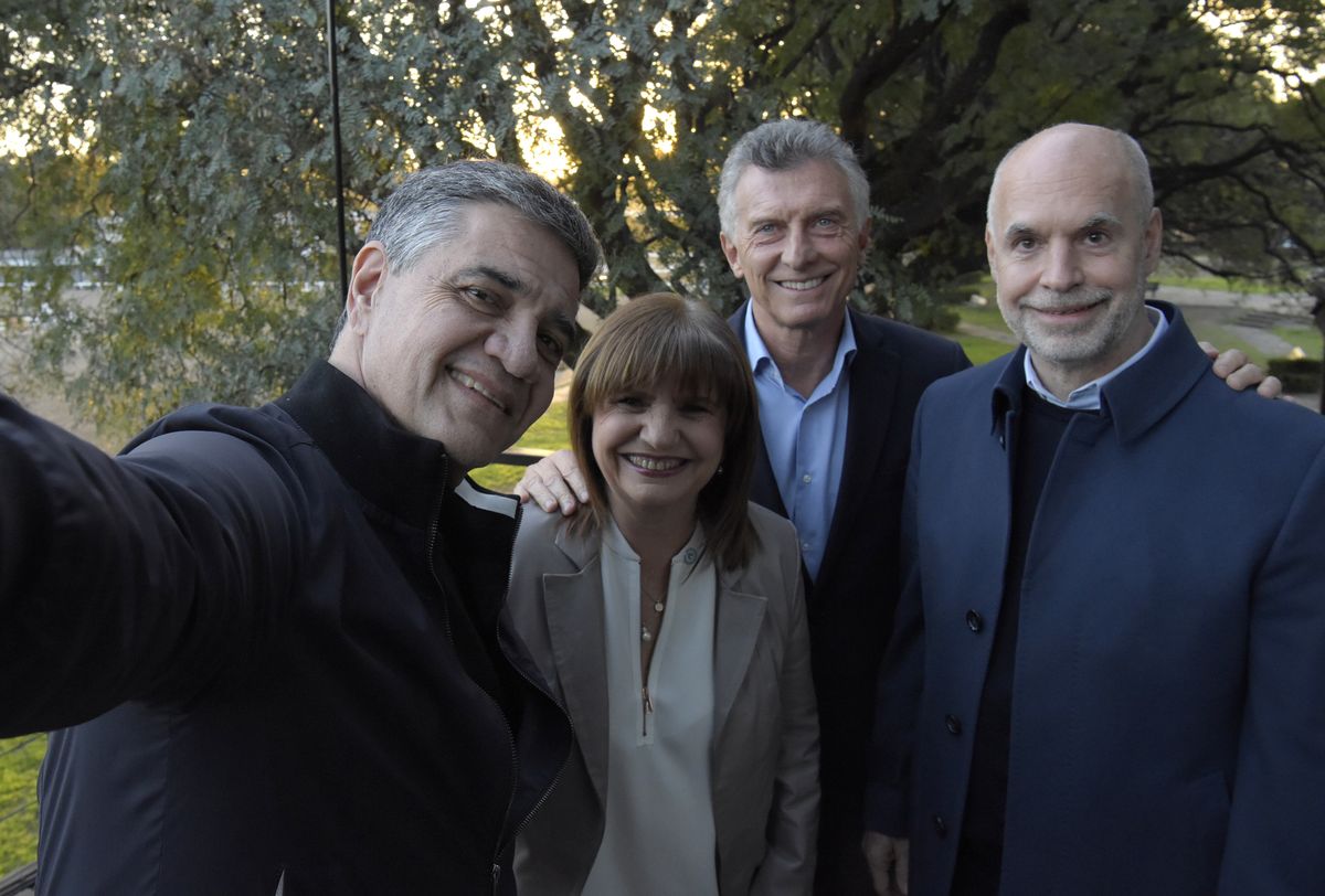 Larreta; Bullrich junto a Mauricio y Jorge Macri en una foto de unidad