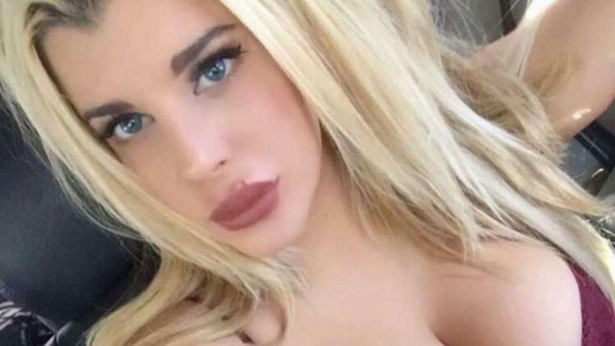 Charlotte Caniggia sorprendió en topless y colaless