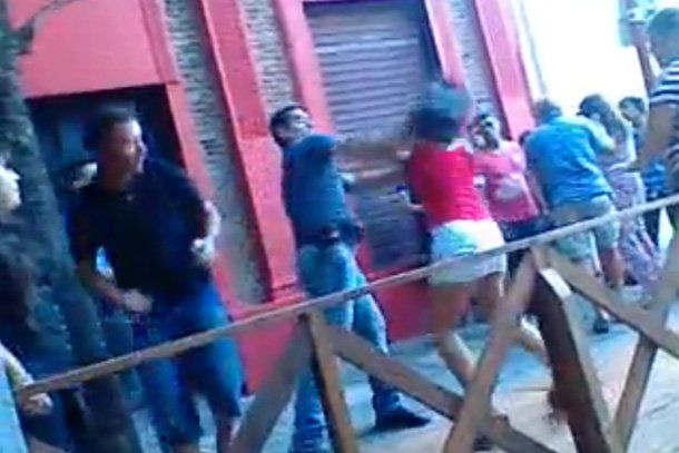 Filman una escena de violencia policial en Concepción del Uruguay