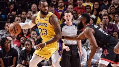 LeBron James seguirá brillando con la camiseta de los Lakers en la NBA. 