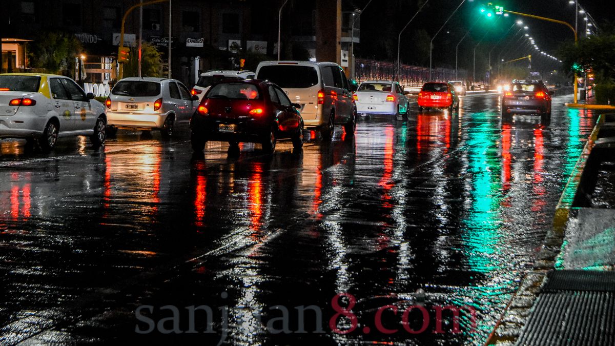 Intensa lluvia en San Juan: postales de una noche pasada por agua