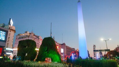 El país aplaude y los estadios encienden sus luces en homenaje a Maradona