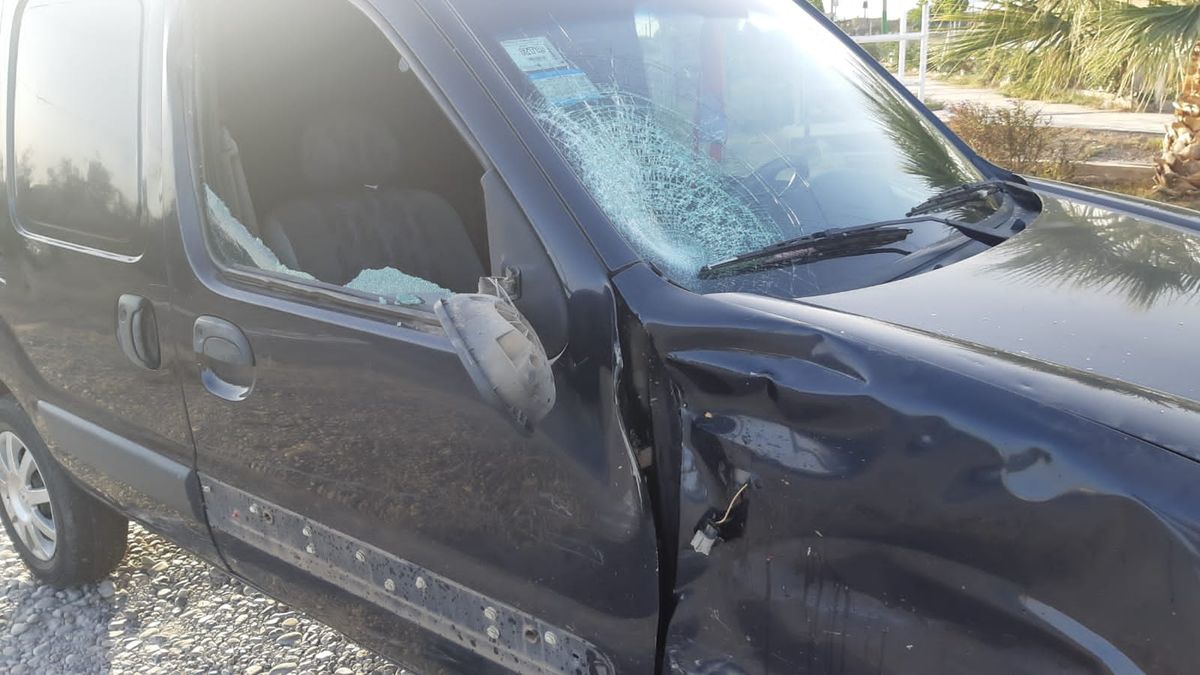 Un motociclista quedó grave tras impactar con un utilitario