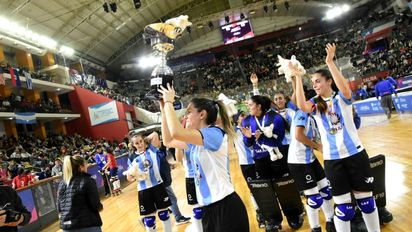 Hockey femenino: Las Águilas salieron campeonas en el Cantoni (Fotos: sanjuan8)