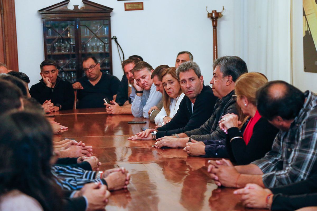 Uñac mantuvo un encuentro con secretarios de 40 gremios de la CGT