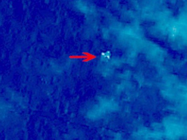 A través de un satélite chino captaron imágenes de los restos del avión