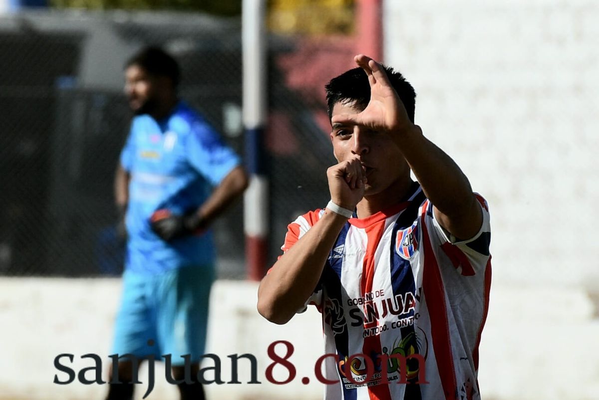 Peñarol, se volvió loco: en un tiempo, metió tres goles y festejó