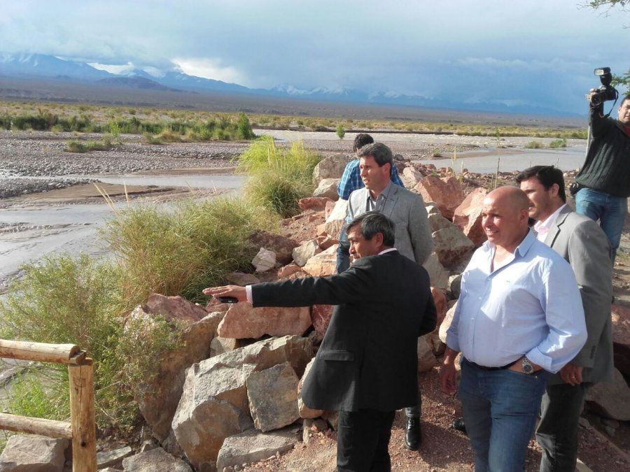 Jorge Castañeda: Visitamos, junto a Uñac, obras que realizó Hidráulica para las defensas de los ríos