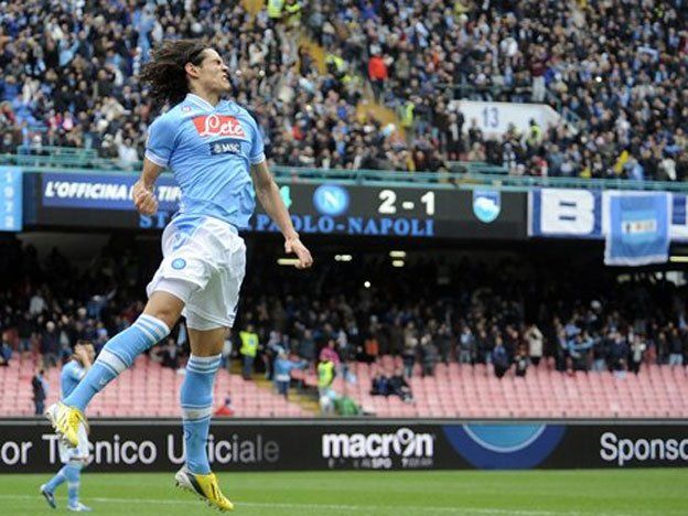 Napoli goleó a Pescara y sigue cerca de Juventus en la pelea del Calcio