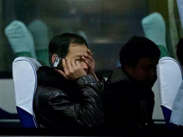 Los celulares de los pasajeros del vuelo de Malaysia Airlines reciben llamadas