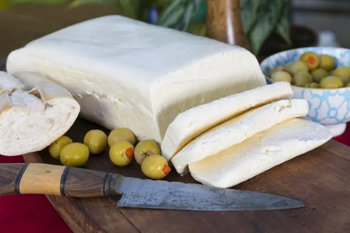 La ANMAT prohibió la venta en todo el país de un queso cremoso