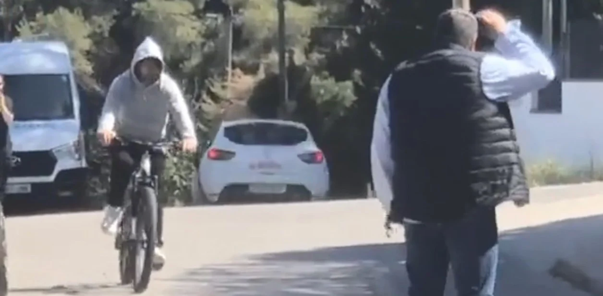 Messi paseó en bicicleta por las calles de Barcelona en medio de los rumores de su regreso al club